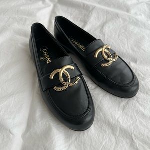 Chanel Moccasins/Loafers CC Logo - BRAND NEW 💛 - 20P